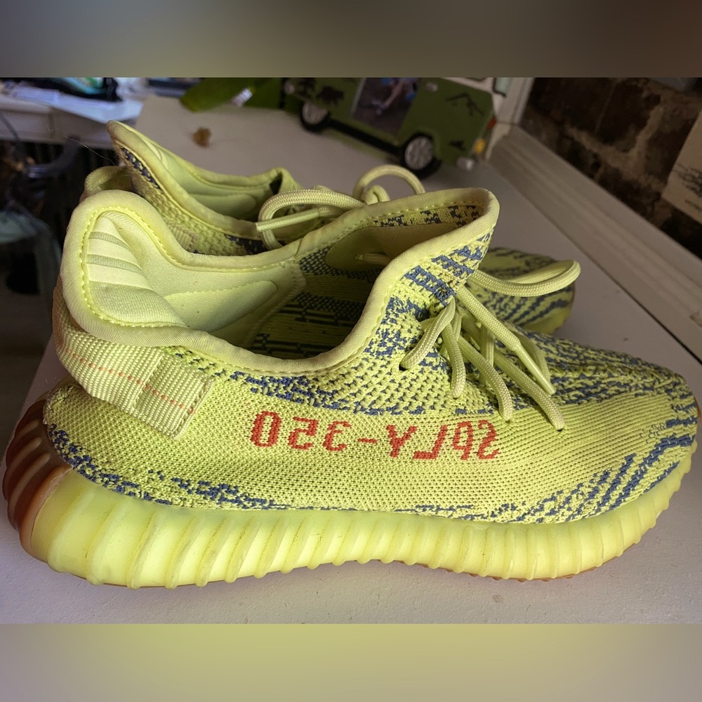 YEEZY size 9,5, used few times only